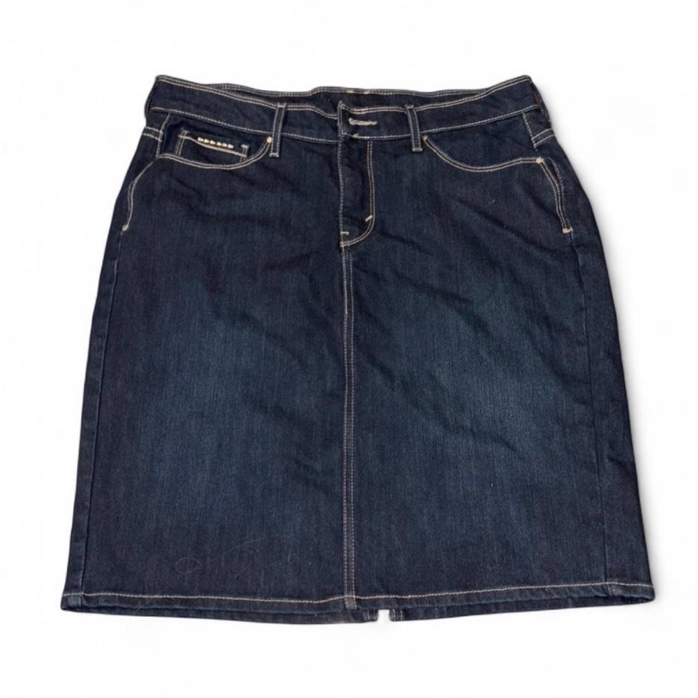 Levi's. CLEARANCE SALE! This item will no longer be available after 05/31/26